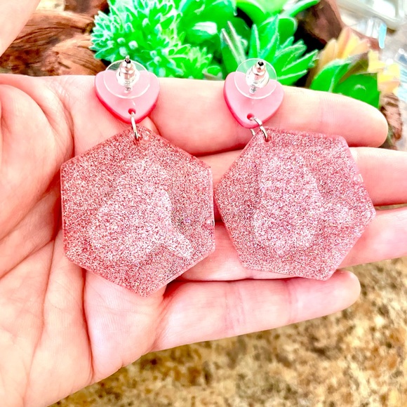 Alice In Wonderland Acrylic Earrings - Picture 5 of 5